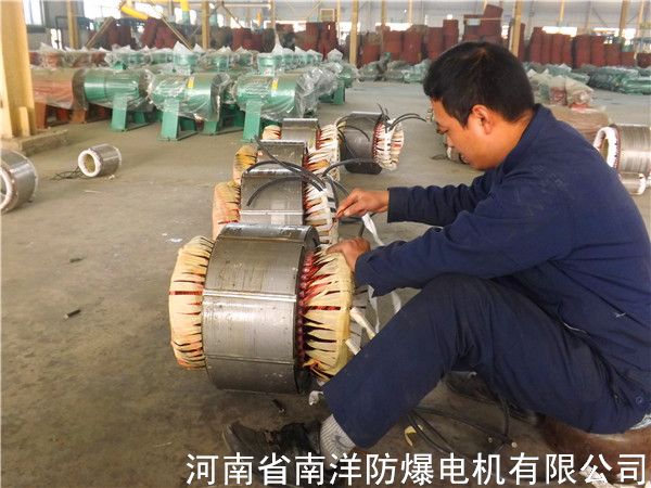 生產工人工作場景